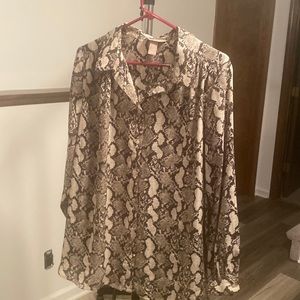 HM SIZE 16 Snake print blouse